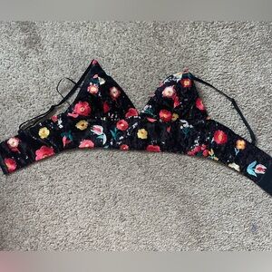 Forever 21 black and red floral sparkle barlette size medium